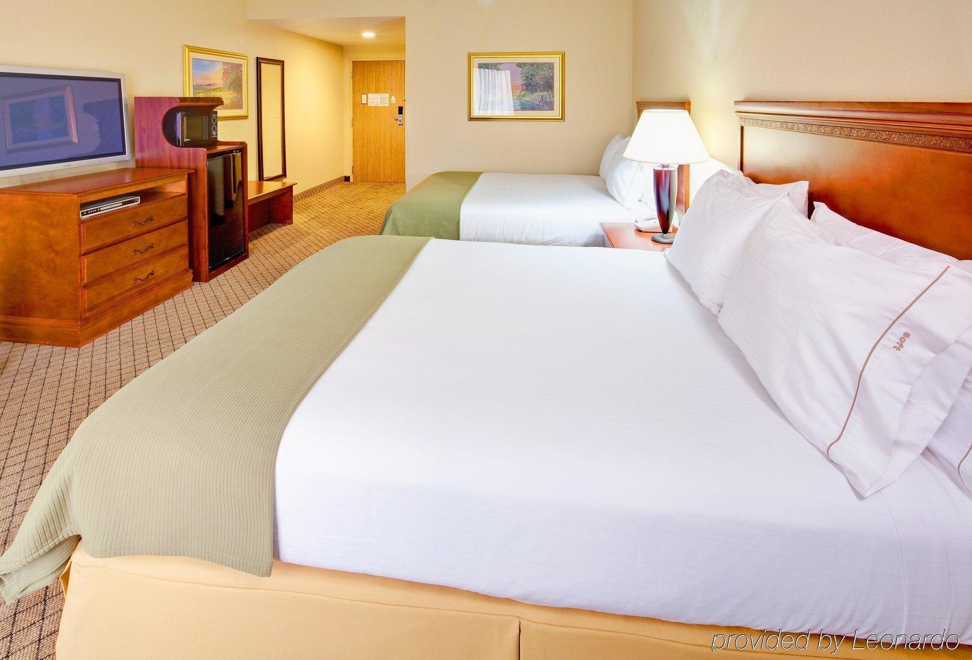 Holiday Inn Express & Suites Greenwood Bilik gambar