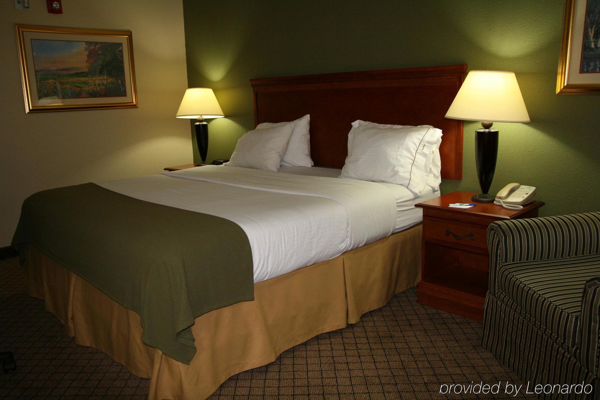Holiday Inn Express & Suites Greenwood Luaran gambar